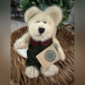 Boyds Bear collectible